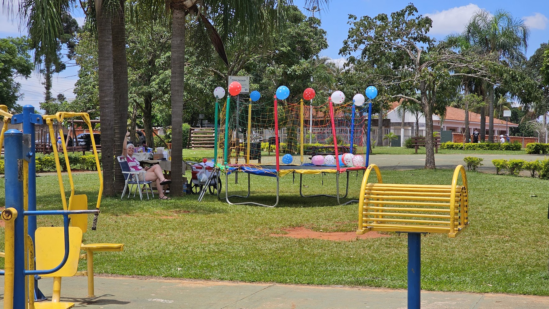 Happy Day crescendo – pula-pula na Praça do Carroção em Tatuí